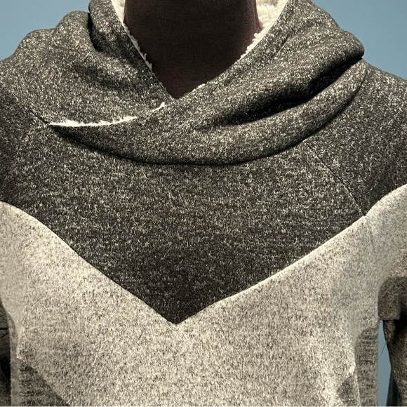 Women’s Maurices Hoodie Pullover Sweatshirt Plus Size XXL Gray Black Sherpa Hood - Picture 3 of 8